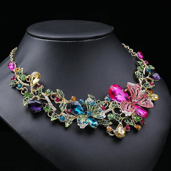 Traditional pendent necklace
